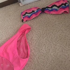 Cute strapless swimsuit